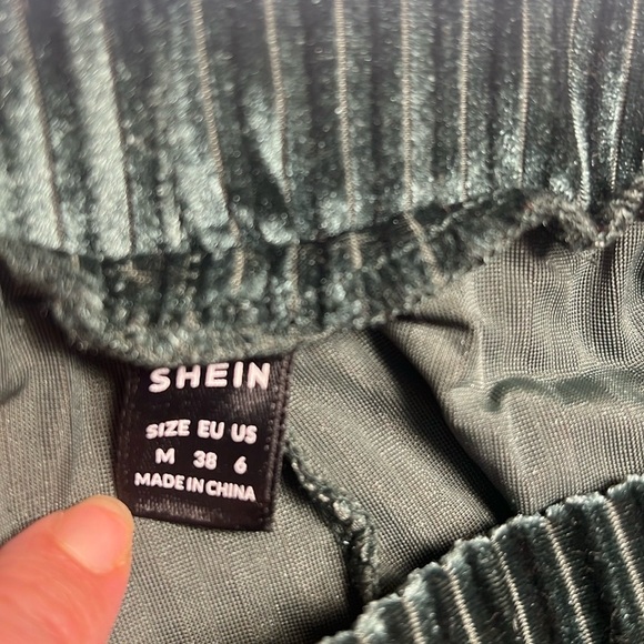 SHEIN Size Medium Green Flare Boot Cut Pants NWOT Holiday Pants - Picture 9 of 9